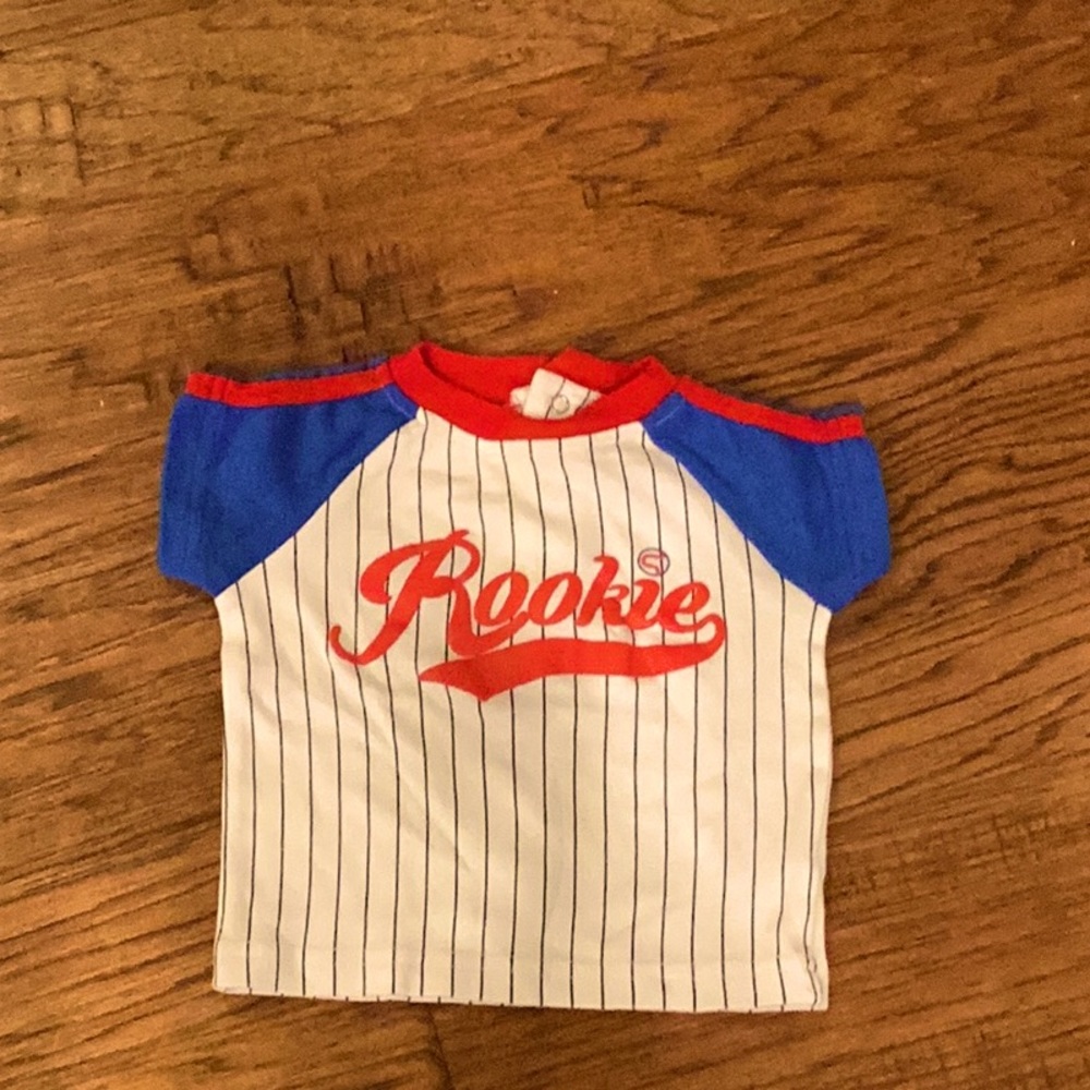 This is a shirt that is very cute. It fits perfect 46 to 9 months.